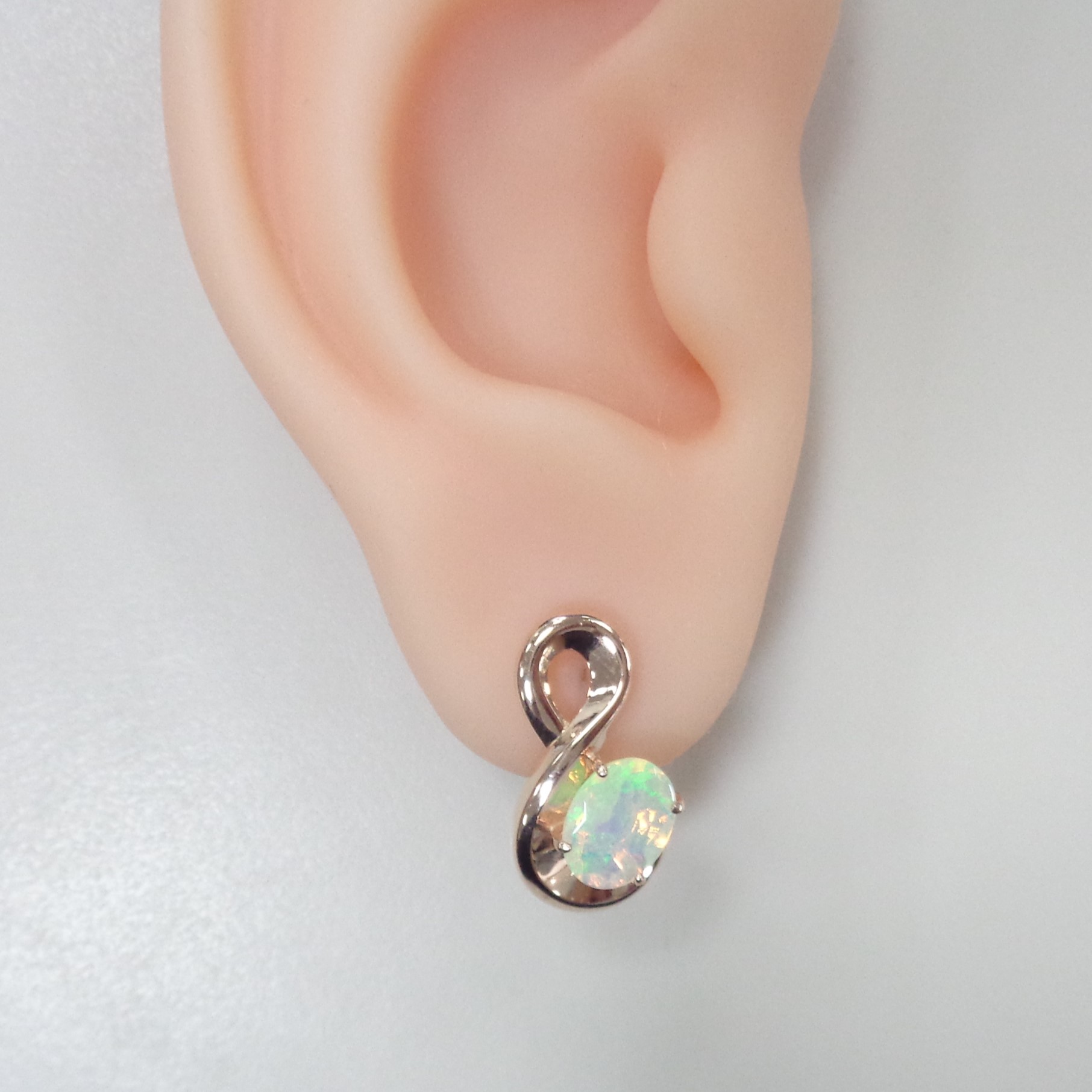 Серебряные серьги с опалами